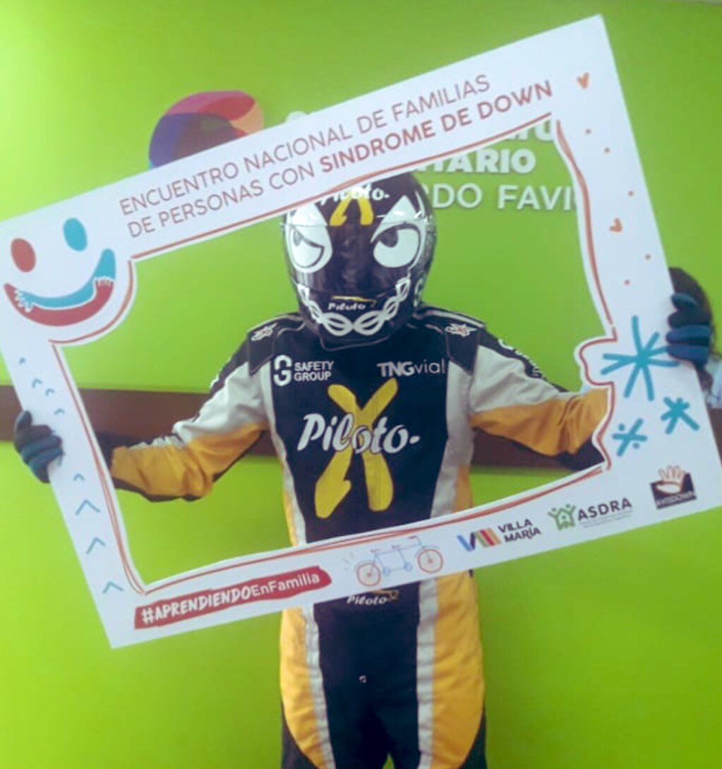 PilotoX1's tweet photo. Todo listo mañana con el #StandVial @SafetyGroupArg en el 2do. día del “Encuentro Nacional Familias de Personas con Síndrome de Down” @sindromedown #VillaMaria 👍 https://t.co/nIXadTob6u