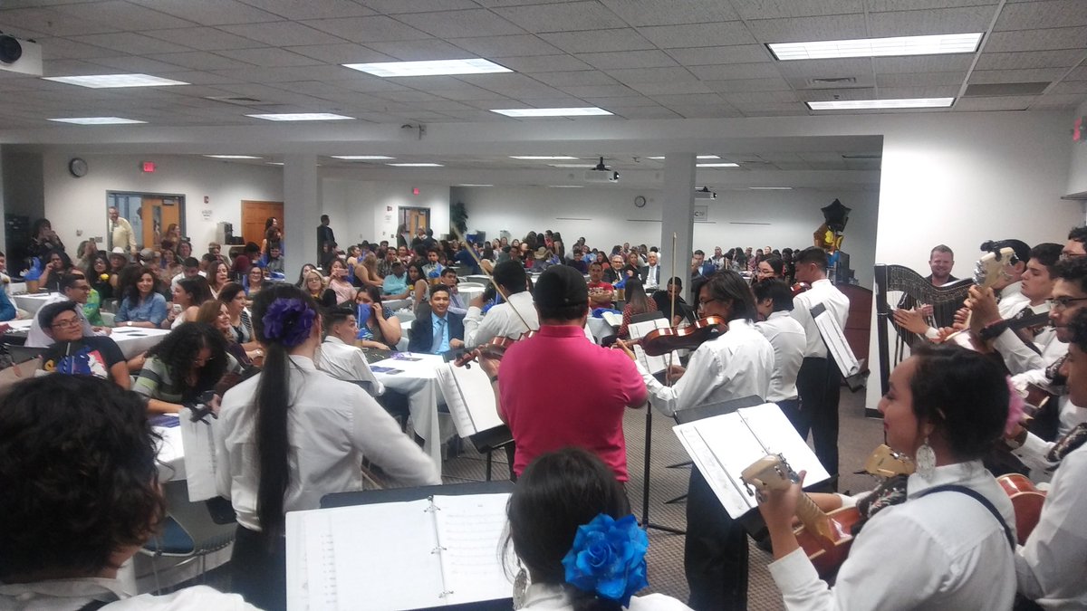 Hanks High School's very own Mariachi Los Trovadores performing for the Region 19 2019 Migrant Education Summit #YISDProud #KingdomOf8 #hanksknights @YISDFineArts @HanksHS_Knights