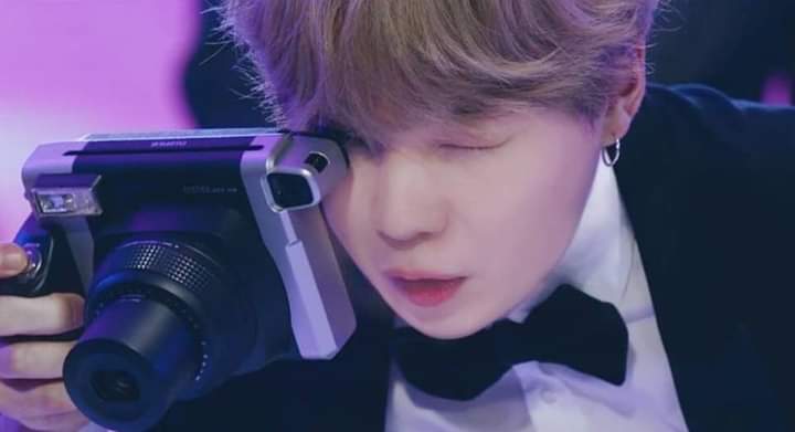 rabbitcarrot13's tweet photo. Úi chù ui bánh bao biết chụp ảnh này bà con ơi 
#BBMAsTopSocial BTS @BTS_twt https://t.co/ynhQd85vz8