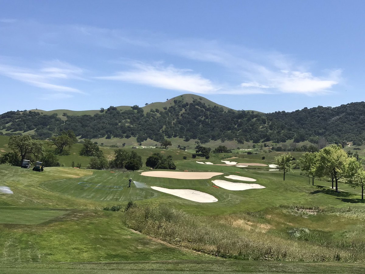 EarthSculptures's tweet photo. The best part of every project, is watching the grass go down. Three holes a week. @EarthSculptures @Brett_Tbury @WestCoastTurf https://t.co/K4IfkyrBEN