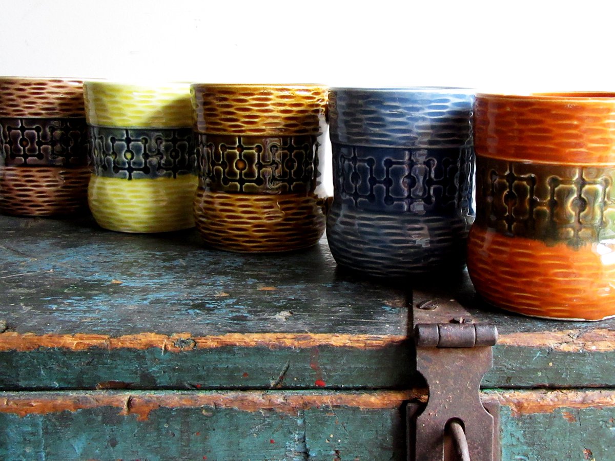 nortonandyoung's tweet photo. SAVE 20% STOREWIDE! Japanese midcentury art pottery Ceramic Mugs set of 5. Amazing color in excellent condition. #japanesepottery #vintage #CoffeeMugs  #teamugs #MCM 
ihttps://www.etsy.com/listing/686219720/japanese-ceramic-mugs-mid-century-mug?ref=shop_home_feat_2&amp;pro=1&amp;frs=1 https://t.co/QT5sPuISlR