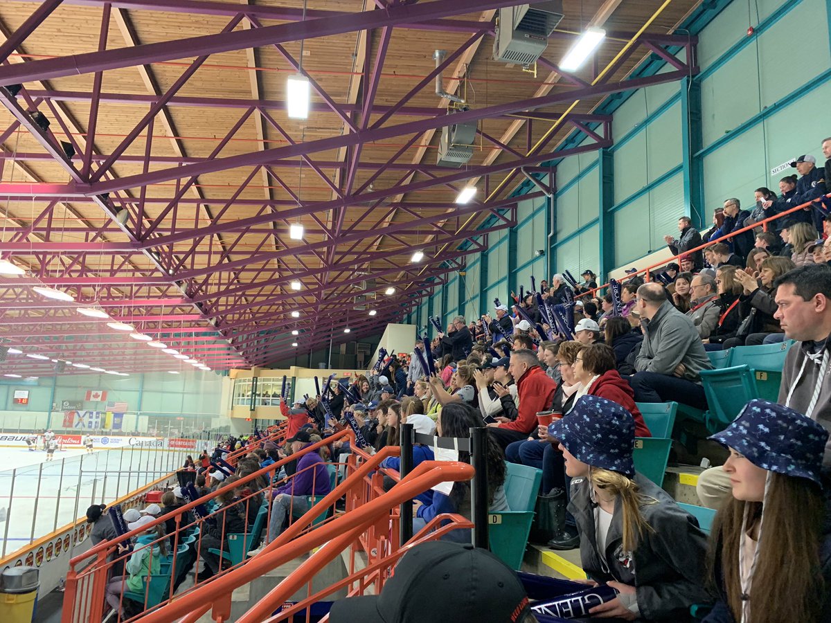 slwmidgetaa2018's tweet photo. Thanks again @slwmidgetaa2018 fans for packing the house again tonight! Best fans in the world! #essocup @HC_EssoCup @TheNewHot935 @SudburyStar @SDGHA4 #gowolvesgo https://t.co/TrCiHysjYD