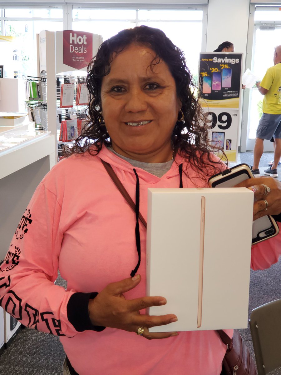 analove7's tweet photo. She got her #iPadOnUs and so can you! Visit our store Saturday April 27 🤑 Hwy. 27 #Clermont @SprintSouthEast @andrewroberts91 @JROSELL01 https://t.co/EkcOM2f1Zm