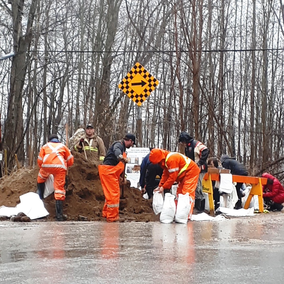 Hydro One On Twitter Our Hearts Go Out To Those Affected By The Onflood Safety Is Our Top Priority We Urge Customers To Call 1 800 434 1235 If Waters Start To Affect Homes