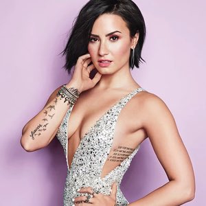 BeautyAddictND's tweet photo. #newhair inspired by #DemiLovato https://t.co/pq9EwVvbto