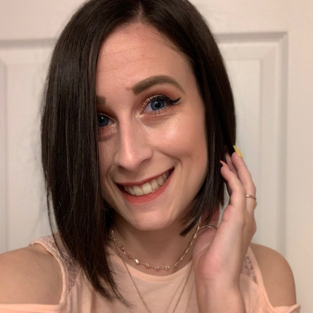 BeautyAddictND's tweet photo. #newhair inspired by #DemiLovato https://t.co/pq9EwVvbto