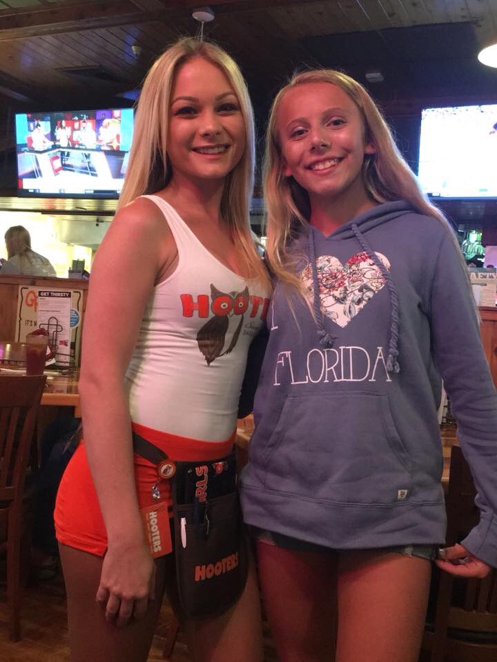 SandersCandace's tweet image. #hooterstv