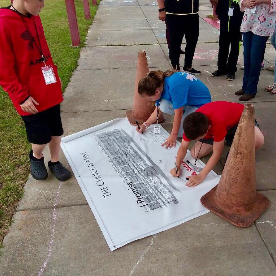 mattiecstewart's tweet photo. Wonderful way to end a great week in GA! Spent the day with some pretty awesome students at South Dodge Elementary School. Thanks @statefarm for your continued support. #StateFarm #ChoiceBus #educationisthekey @SF_MylesM https://t.co/QyG4qdAIhe
