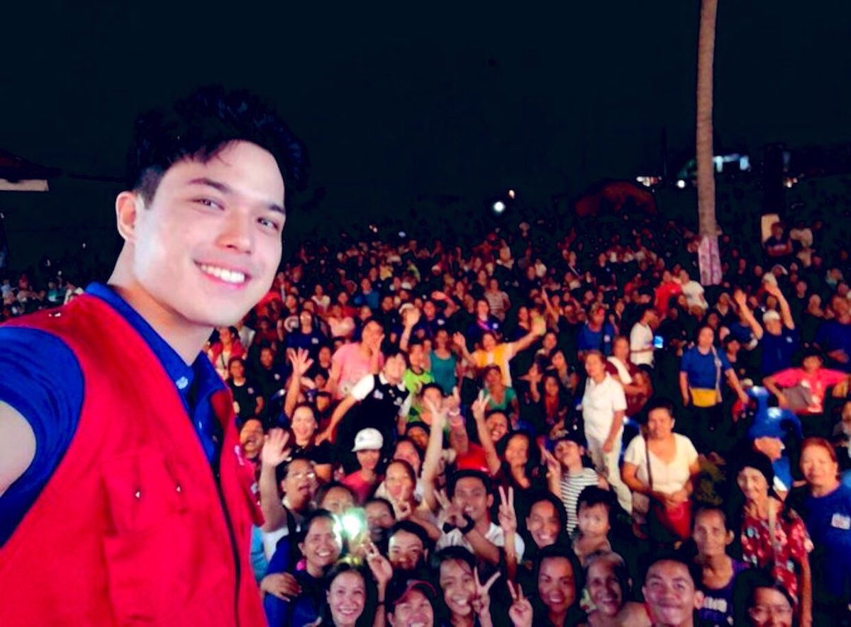 ELMOnaticsMkti's tweet photo. Today is the day you were brought into this world to be a blessing and inspiration to the people around you ! You are a wonderful person Elmo ! Wishing you goodness and blessings from above . May you continue to inspire people 
Happy Birthday 
#BenteSingkoNaSiELMO https://t.co/CqZoUdKDsK