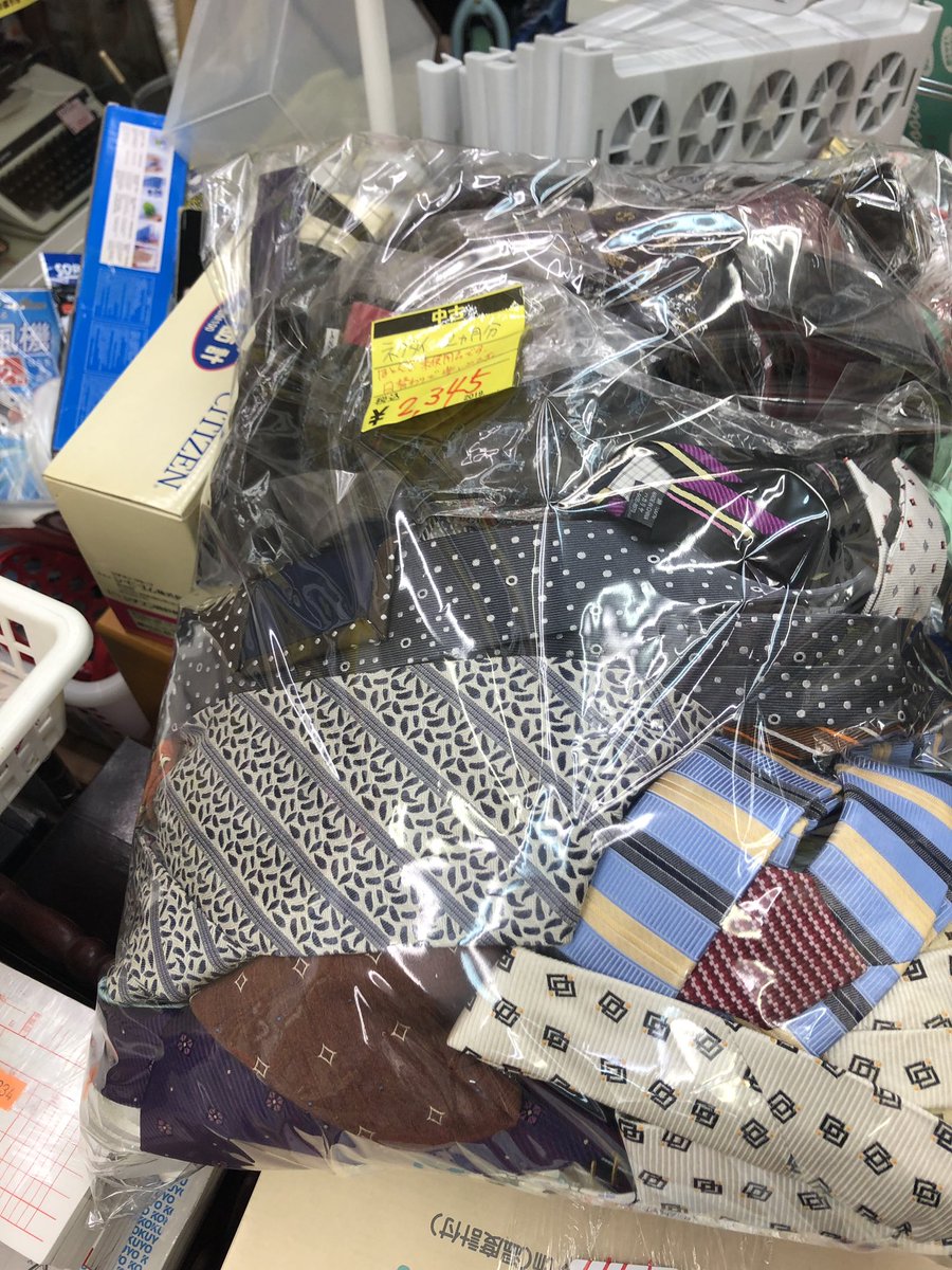 ট ইট র 買取コンビニ小岩北口店 非公式 買取コンビニ小岩北口店より ネクタイ2ヶ月分 笑 2 345 ネクタイ7日分 7 一本 2 000 3 000のネクタイが タグ付きで入ってます ট ইট র 買取コンビニ小岩北口店 非公式 買取コンビニ小岩北口店より ネクタイ2ヶ月分 笑 2 345 ネクタイ7日分 7 一本 2 000 3 000のネクタイが タグ付きで入ってます