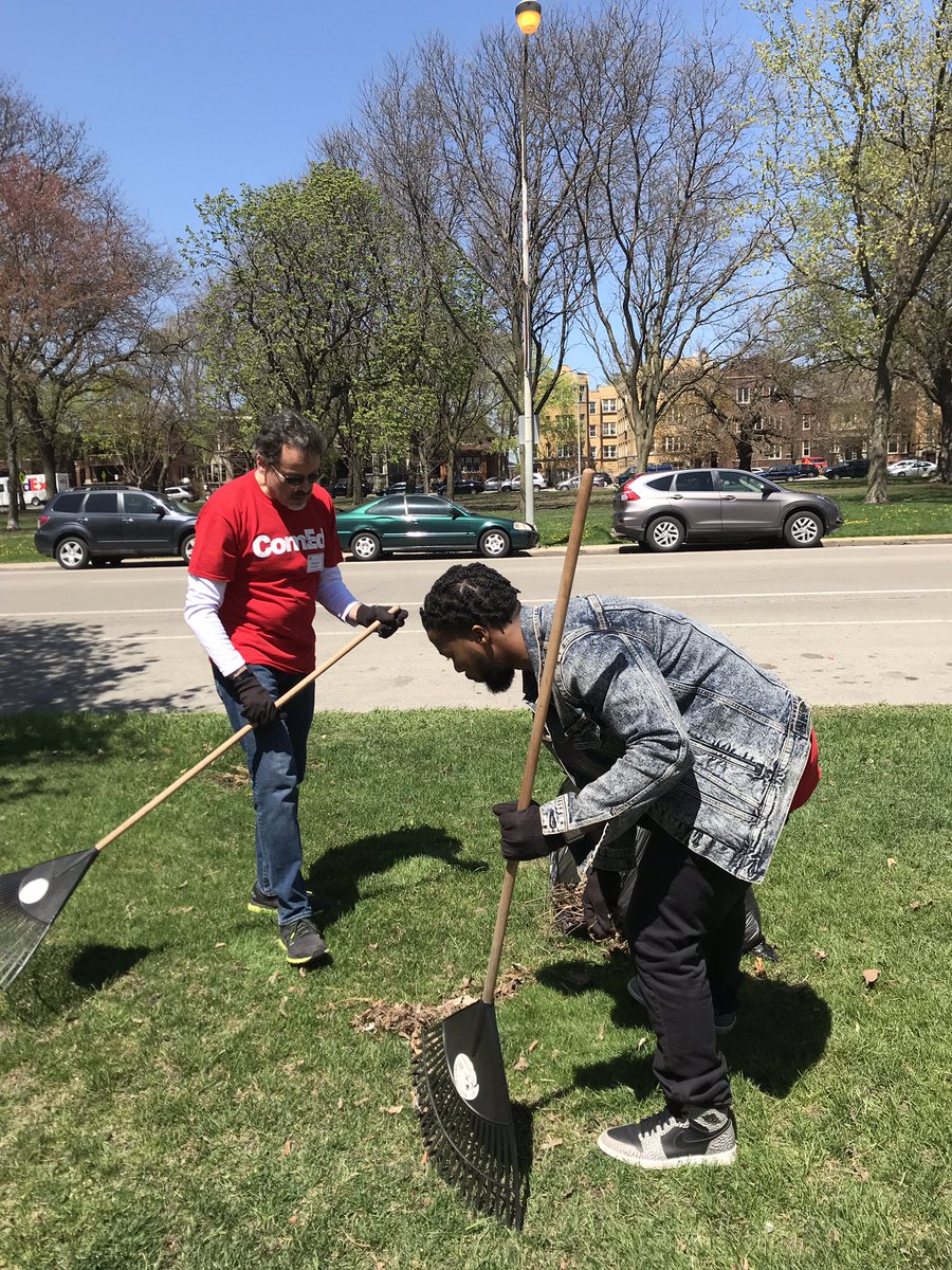 Hands down, the best part of volunteering with my team and @bigshoulderschi at St. Sylvester School today was seeing the pre-K kids go to town on the Easter egg hunt. #ComEdVolunteers #ExelonVolunteers