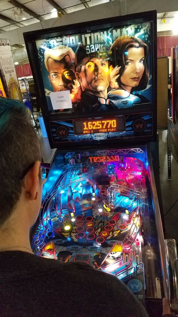 LoserMLW's tweet image. Another successful Pinball at the Zoo - played a ton of awesome pinball with @DishkittyStudio! It's an annual tradition for us now. 😁
#pinballwizards