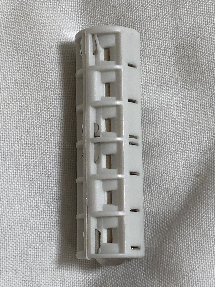 注意喚起】 新しいボタン電池式のキンブレを買おうとしてるひとへ、 ボタン電池を取り出すときにマイナスドライバーなどの押し出せる道具が必要です。(手で取ったり叩いて出てきたりしない)  テスト用の電池も消耗しきってることがあるので買ってすぐ使う場合でも道具のご ...