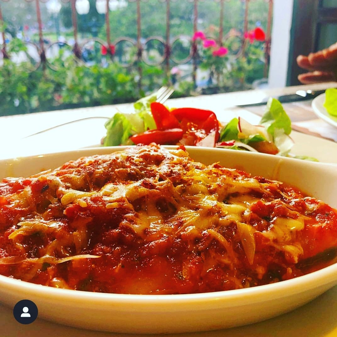 LaVidQuito's tweet photo. ❤ Canelones rellenos de queso ricotta y espinaca en salsa rossini 👌👌 #restaurantepekaraz Chile y Venezuela C.C. Palacio Arzobispal 2do piso. #tulugarenelcentrohistorico #quito #placetovisit #tripadvisor #visteecuador https://t.co/bsZUv9os9V