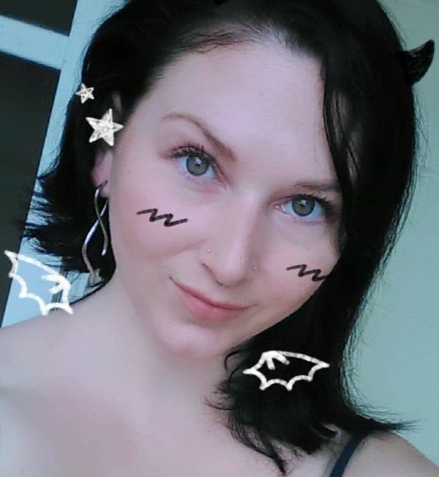 Tell me I'm pretty! Then cum on my face ;) https://t.co/Igvt05VtG2<a href="/tag/manyvids"class="tags"><span>#manyvids</span></a>