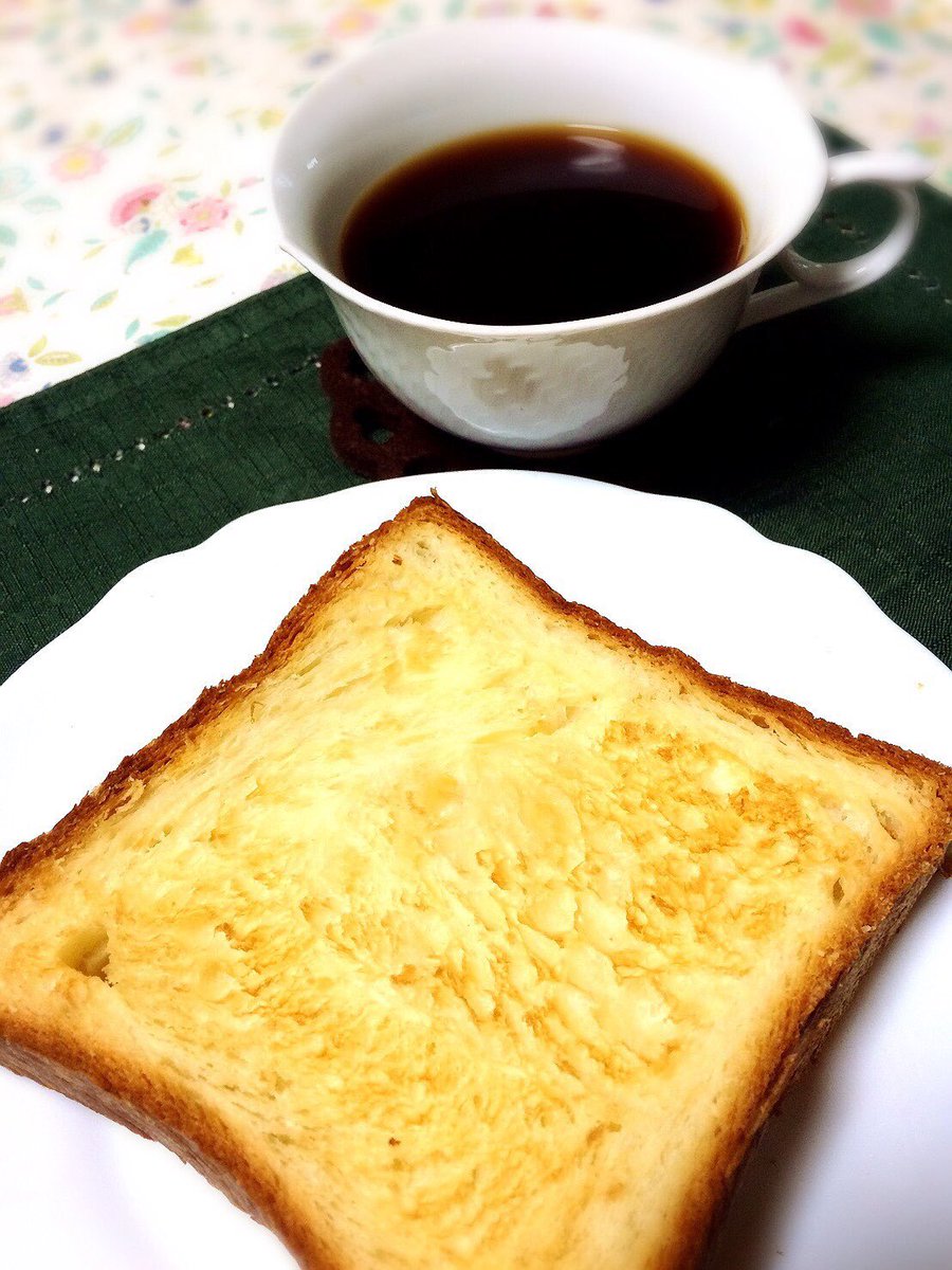 tractionblend's tweet photo. 朝食にパンとコーヒー。最高の組み合わせですね。
#TractionBlend #古山珈琲 #トラクションブレンド https://t.co/h6BmoXgoLl