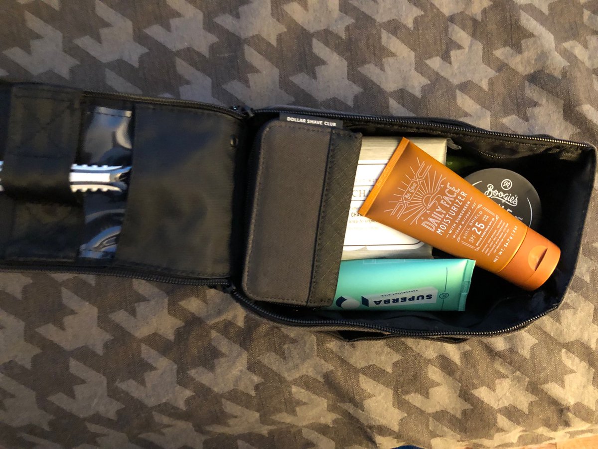 Rickywinterborn's tweet image. Me: “I wonder how the new trim kit will fit in the bag?”
⁦@DollarShaveClub⁩ “we got dis...”