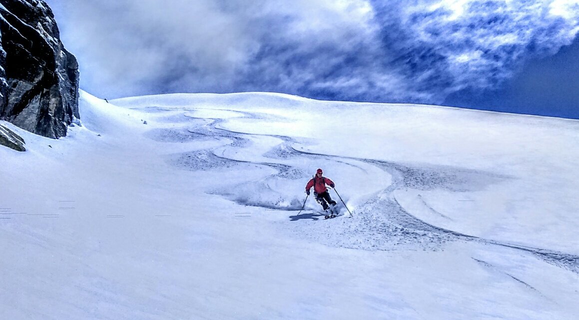 jaggedglober's tweet image. Our final descent of the week yesterday,  lots of late season freshies to be had in the Alps @JaggedGlobe #skipowder