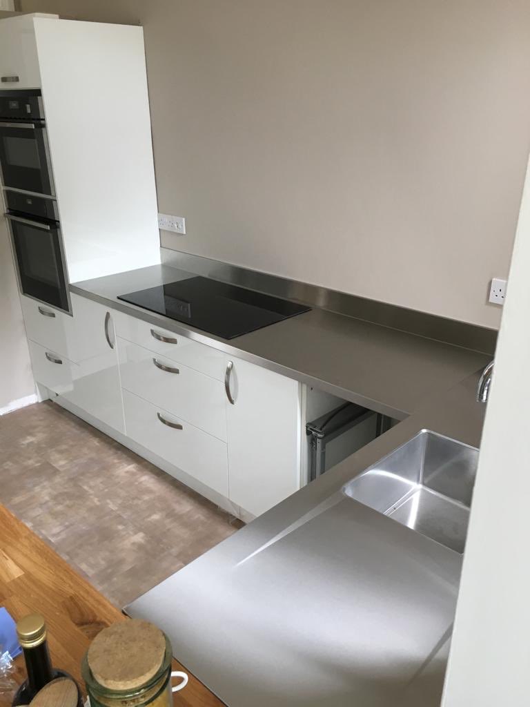 mpmengineering's tweet image. A set of #stainlesssteel #worktops #fitted in #westonsupermare #uk complete with a fully #welded #sink and #mpm #drainer and integral rear #upstand #stainless #kitchendesign #kitchen #interiordesign #interiordesigner #interiors #london #architecture