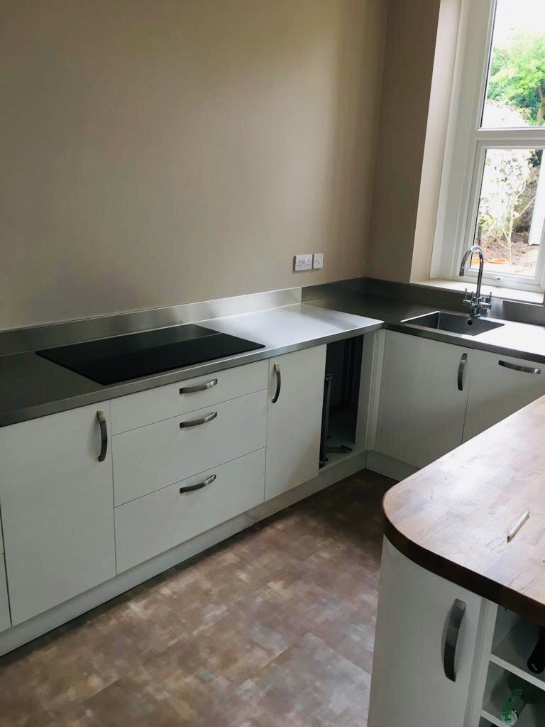 mpmengineering's tweet image. A set of #stainlesssteel #worktops #fitted in #westonsupermare #uk complete with a fully #welded #sink and #mpm #drainer and integral rear #upstand #stainless #kitchendesign #kitchen #interiordesign #interiordesigner #interiors #london #architecture