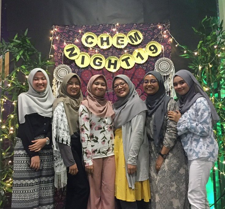 amiraRazak's tweet photo. Good food, good company with these loud alchemists.
#ChemNight19
#IncompleteSquad https://t.co/0l3wR0l6vI