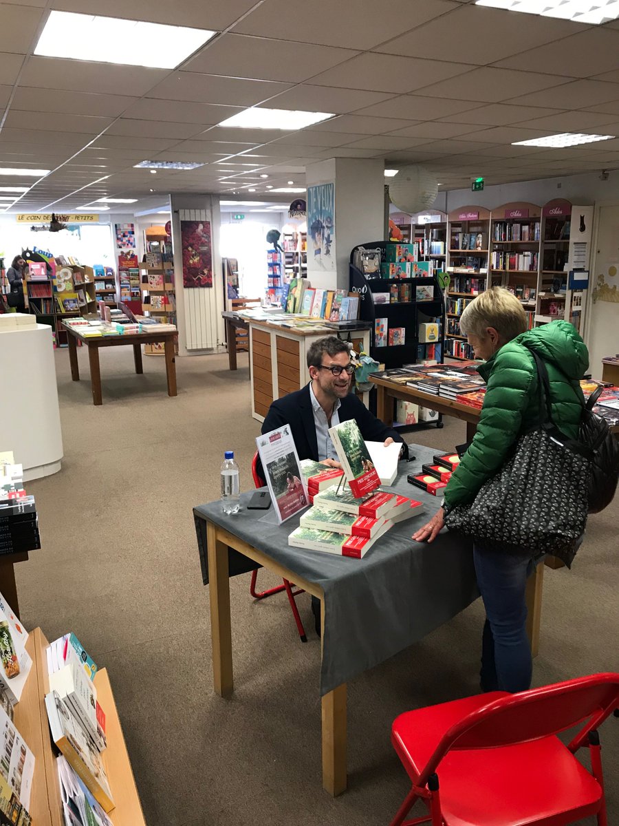 LPincerais's tweet photo. @LPincerais a été très fière et très heureuse de recevoir @math_nicolas ! Un moment important pour une librairie indépendante comme la nôtre. Merci @math_nicolas pour votre gentillesse et disponibilité ! A bientôt à @villepoissy ! https://t.co/a5r8kA2fJp