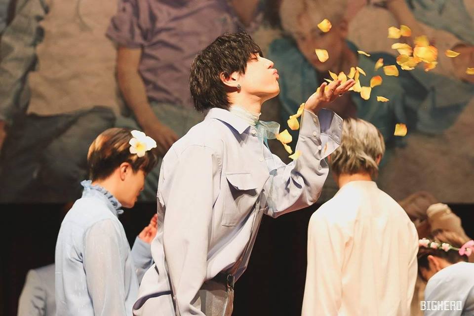 GotPornos's tweet photo. no estuve muy conectada tambien porque me olvide mi correo xd  #BBMAsTopSocial + GOT7 @GOT7Official https://t.co/kv4GIR2twR