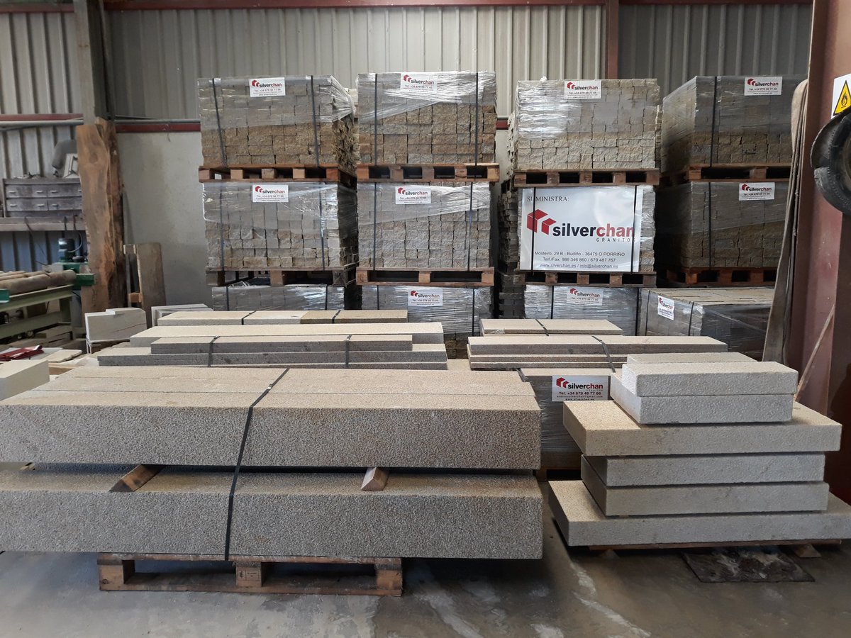Material elaborado y listo para enviar a nuestro cliente 
#obra #reforma #granito #piedra #naturalstone #silvestre #amarillo #silleria #Columna