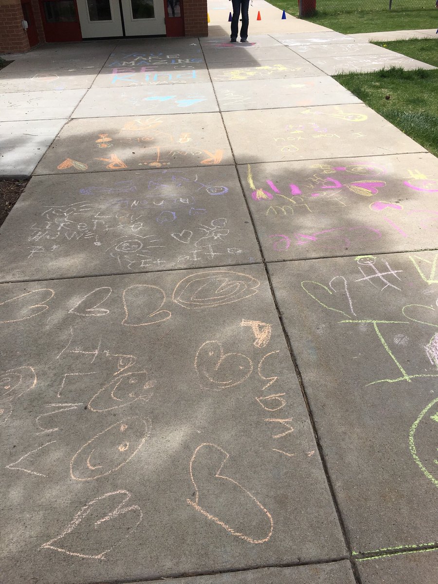 The kinders chalked up some day without hate messages! #IncredibleWES #kinderfish109 #DWOH #bekind #jeffcogenerations