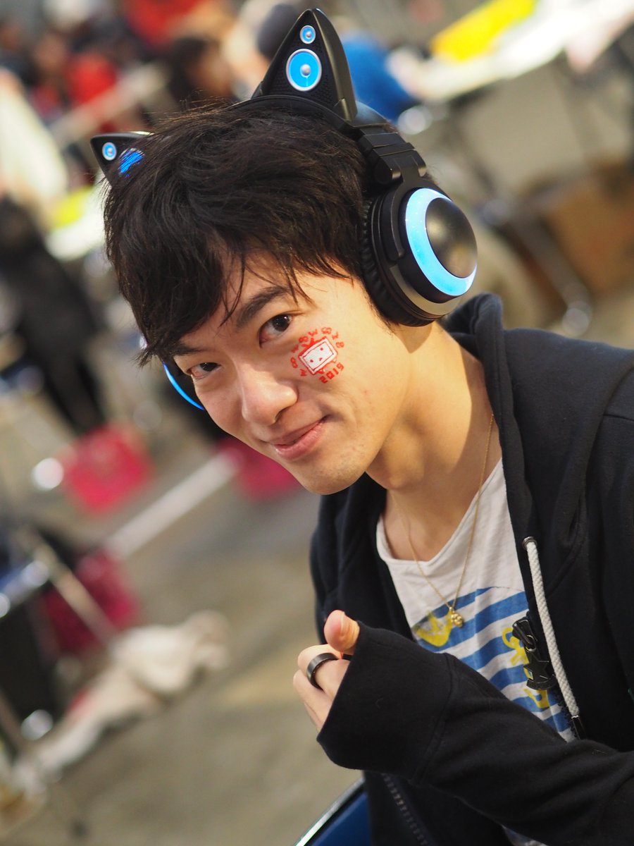 紘田結菜 Auf Twitter 超会議で実はdaigoさんと20分トークしてきたwww相談募集してたため 紘田がした相談は そう 手っ取り早く有名になりたい 笑 Daigoさん本当にためになる 面白い話をありがとうございました そして優しい ニコニコ超会議 ニコニコ超