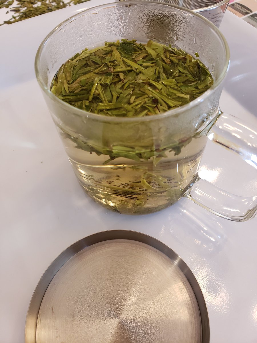 ITEI Tea Mastery students studying various Longjing/ Dragonwell #tea steeping methods. ITEI Certified Tea Mastery classes are availalble both online and onsite. Send your request for information about our flexible schedules to: info@itei,ca