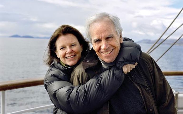 Douglas y Kristine Tompkins hicieron por Chile más que muchos chilenos con mucho más poder.
Desconfiamos de ellos, erigimos teorías del complot, fueron víctimas de mentiras, y ahí está el legado, un regalo para los chilenos para conservar su patrimonio natural. @TompkinsConserv