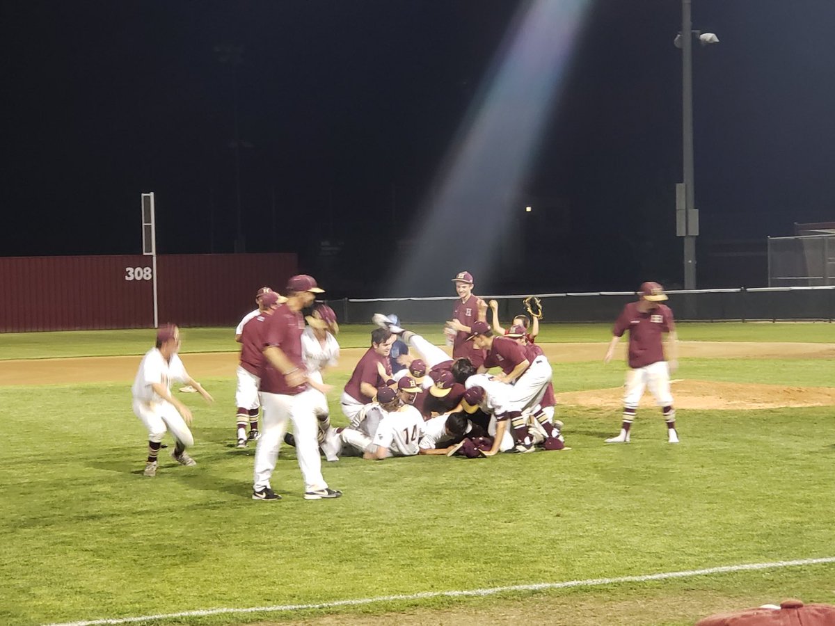 Coyotes_Ath's tweet photo. What a season! For the first time in school history, Heritage Baseball has clinched a playoff spot and a chance to keep a good thing going. There so many great sub-stories to this season. #OurHeritage #OurPride https://t.co/qyhItDaXAI