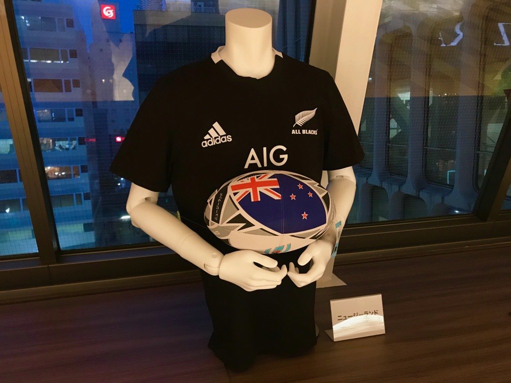 Art_meets_Life's tweet photo. 🏉ラグビー各国代表ジャージを展示🏉
連絡通路に加え、B館5階=プロモーションスペースではラグビー強国、ニュージーランドの選手たちが着用して人気を博している #SUP2 を展開🎶
■4月29日(月・祝)まで
■A・B館5階=連絡通路、B館5階=プロモーションスペース
#シブセイ #ラグビー https://t.co/zkzi0nUi8y