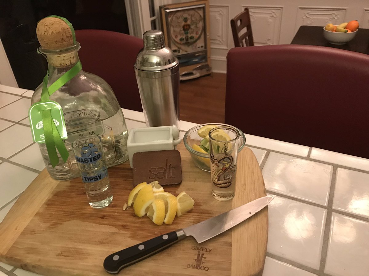 semayer's tweet photo. It’s THAT kind of Friday. #Quitingtime https://t.co/lwIMkEX43o