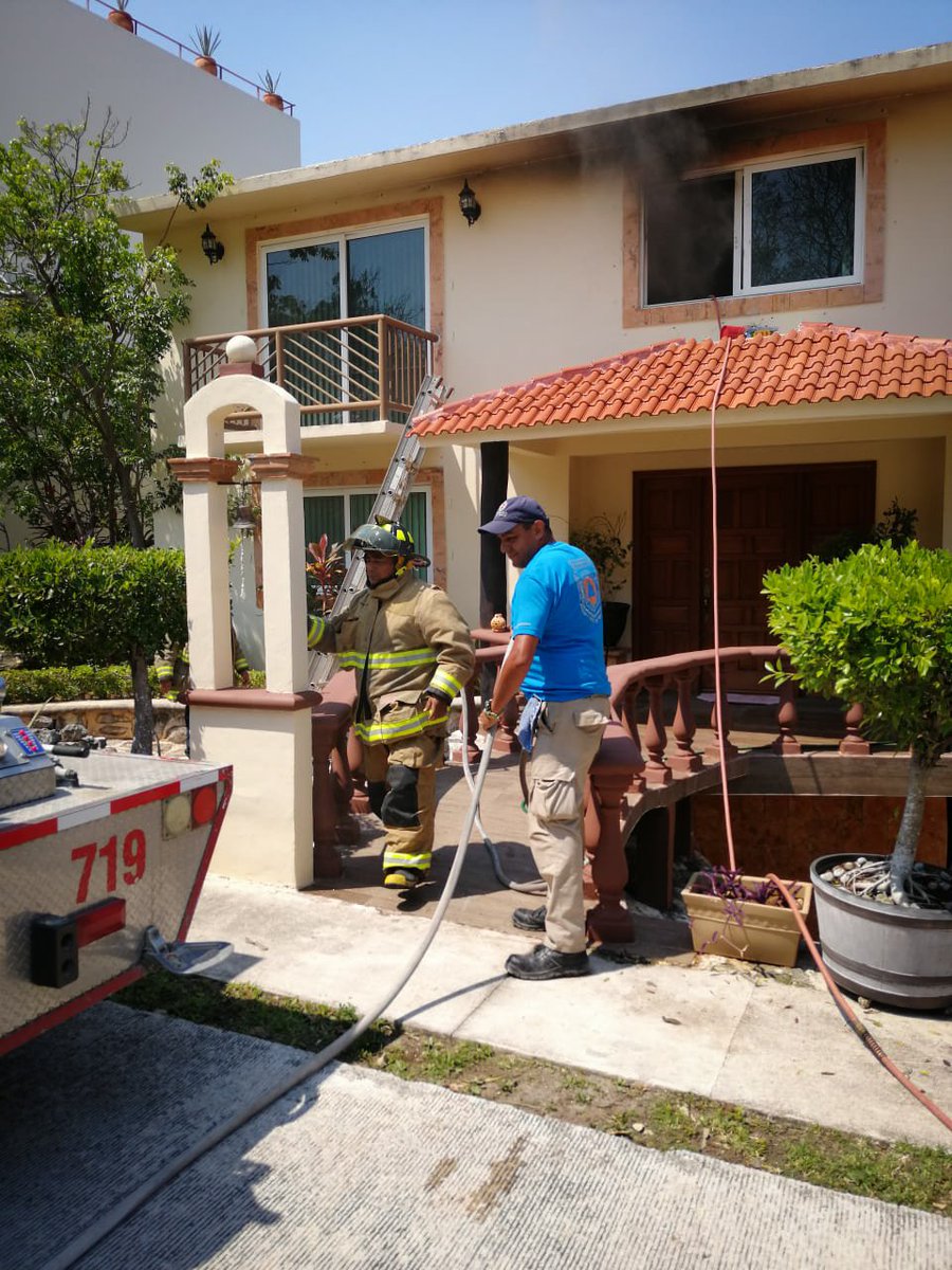 PcyBomberosSoli's tweet photo. 🚨 Gracias a la pronta acción del personal de Protección Civil y Bomberos se atendió reporte de incendio en casa habitación, logrando con éxito la extinción del fuego y  únicamente se reportan pérdidas materiales.

#TodosSomosProtecciónCivil
#Bomberos https://t.co/NBDZnbasMq