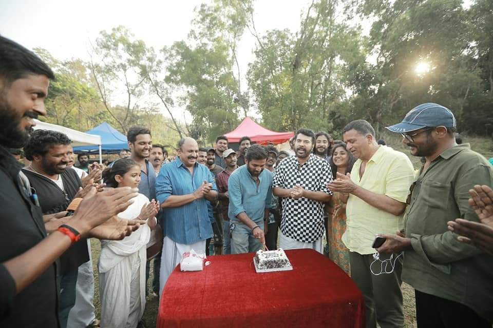 MegastarAddicts's tweet photo. #Maamankam Location!! Birthday Celebration of Asst Director #Gopakumar👍 https://t.co/9uvSPiswB4