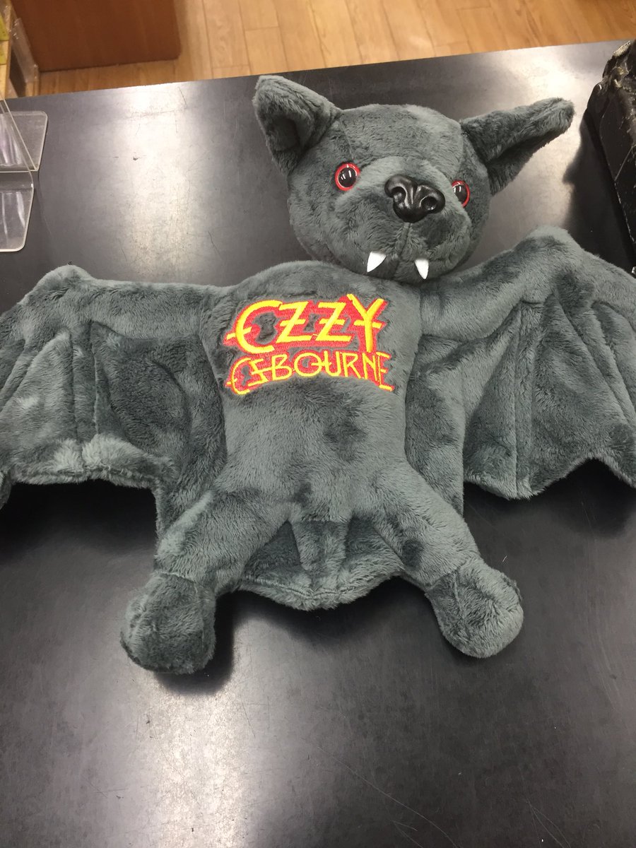 OZZY OSBOURNE オジー・オズボーン コウモリ　ぬいぐるみ 貴重】OZZY オジー・オズボーン PLUSH BAT ぬいぐるみ - メルカリ