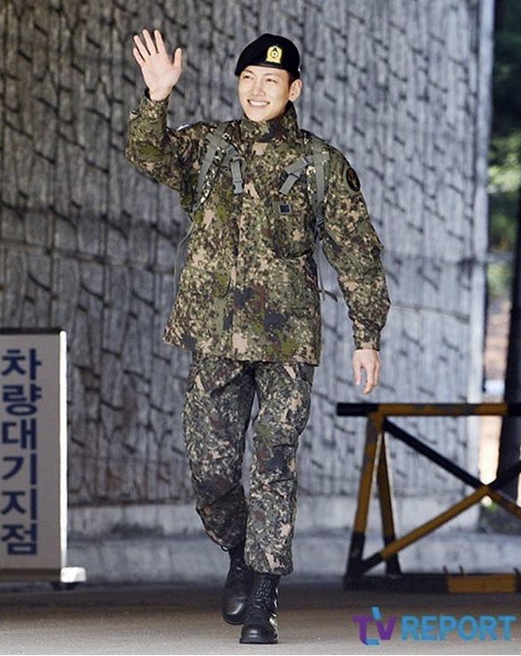SamNitian's tweet photo. In Love with his Brightest Smile😌☺️with which he Greets, Ji-Lovers!!!!☺️😍❤️💕
#JiChangWook #WelcomeBackJiChangWook #AlwaysWithJiChangWook #ProudfanofJCW https://t.co/BHWLrTZkU7