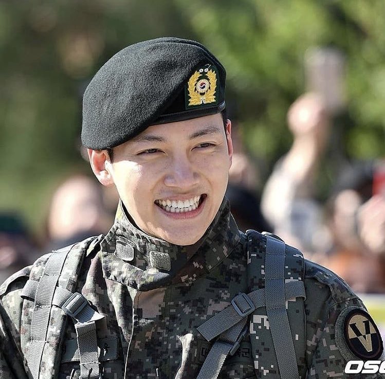 SamNitian's tweet photo. In Love with his Brightest Smile😌☺️with which he Greets, Ji-Lovers!!!!☺️😍❤️💕
#JiChangWook #WelcomeBackJiChangWook #AlwaysWithJiChangWook #ProudfanofJCW https://t.co/BHWLrTZkU7