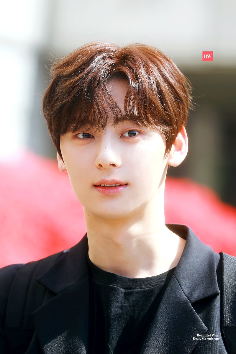 btfway_mh's tweet photo. Good Morning 
Sunshine✨

 #황민현 #민현 #minhyun #뉴이스트 https://t.co/j6TsrFft6O