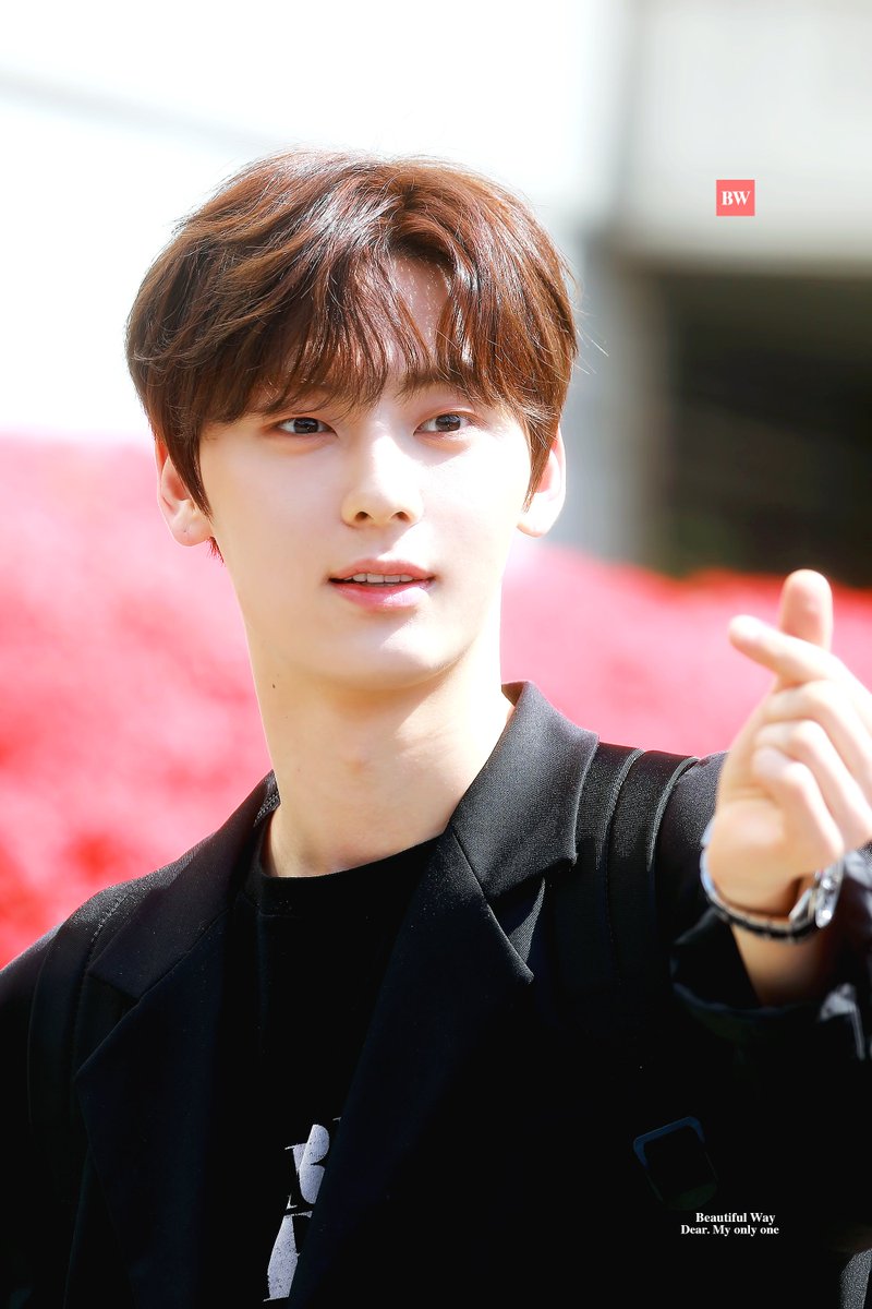btfway_mh's tweet photo. Good Morning 
Sunshine✨

 #황민현 #민현 #minhyun #뉴이스트 https://t.co/j6TsrFft6O