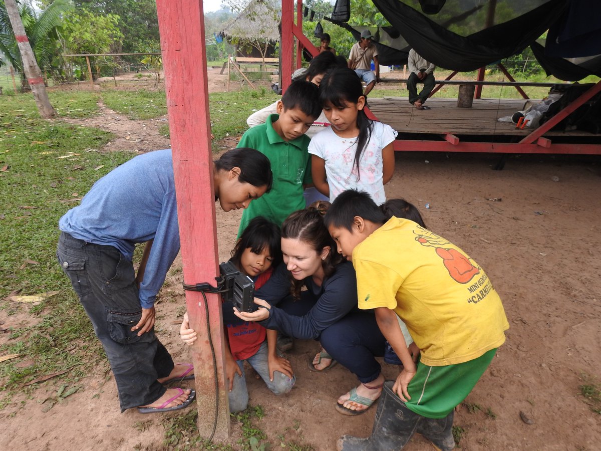 On our expeditions we love exploring the rugged mountain range to uncover its rare and unique biodiversity. We also love meeting the native communities that surround Sira who are alwasy interested in our work!  #cameratraps #explorationsira #exploration <a href="/SES_explore/">Scientific Exploration Society</a> <a href="/ABCbirds/">American Bird Conservancy</a>