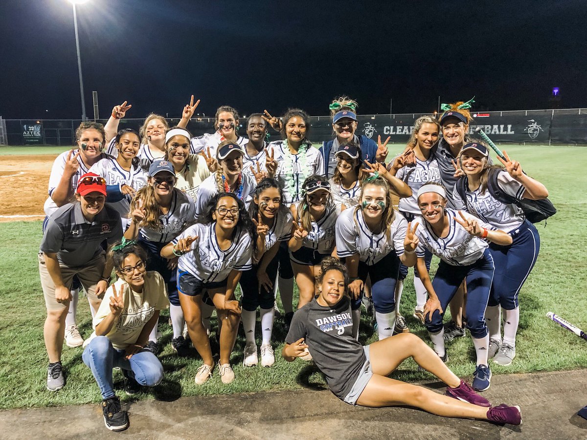 DawsonSoftball's tweet photo. On to the next...stay hungry my Eagles! Keep flyin’! #BiDistrictChamps https://t.co/Beju2HExdg