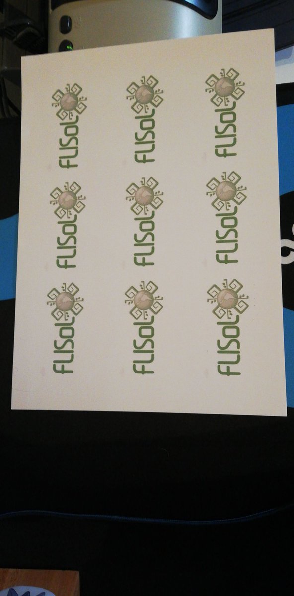 _guidx's tweet photo. Preparando stickers para mañana 🔥🔥 @FlisolT #FLISoL2019 #trelew https://t.co/tPNbGsBTXR