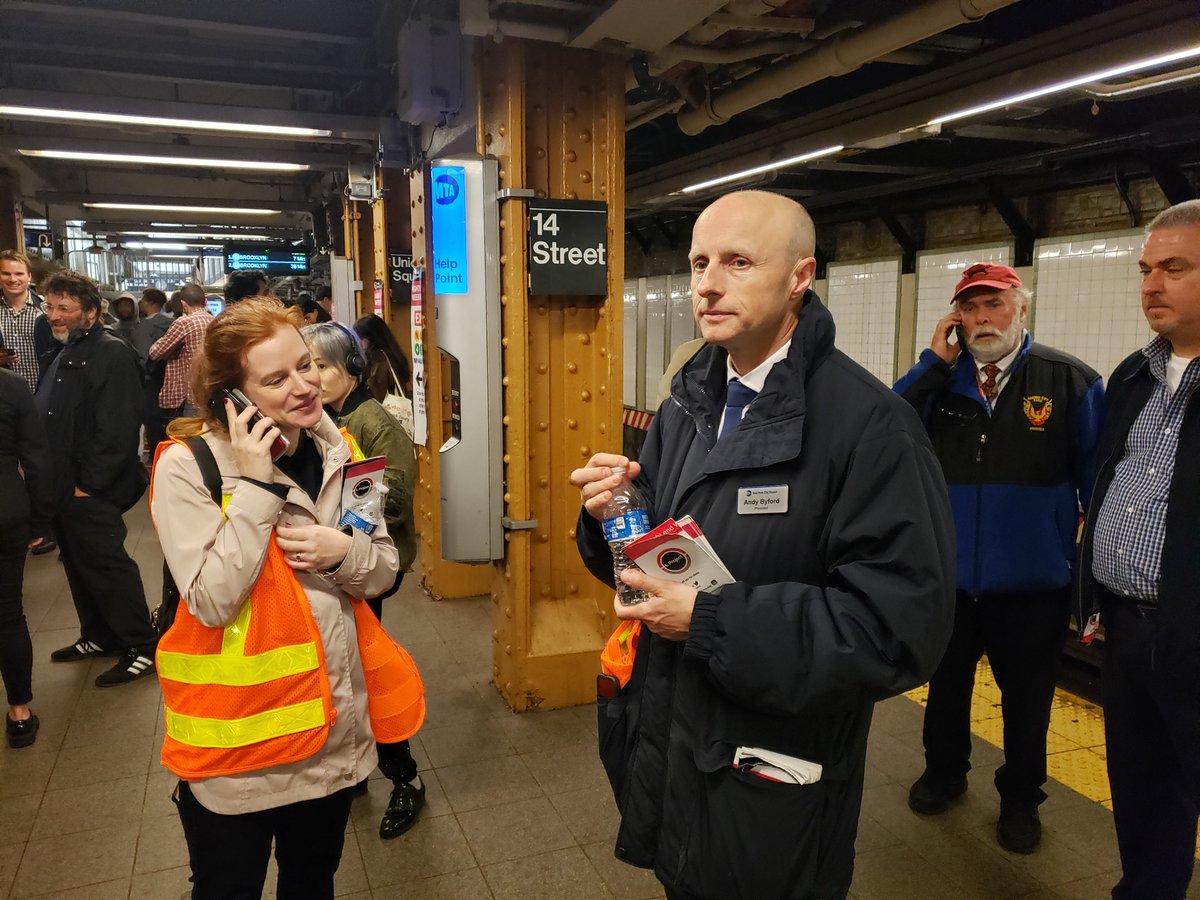 danrivoli's tweet photo. MTA has beat back the crowds at Union Sq.
No lines, riders shuttled to center of platform.
Train to Brooklyn arrived with room to spare.
Andy Byford (still here) tells me that if the worst that went wrong was malfunctioned countdown clocks he'd have taken it. https://t.co/gqvl0lovje