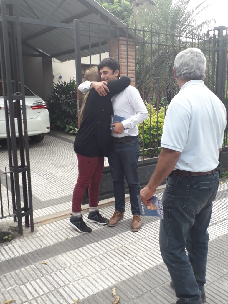 AFloresOK's tweet photo. Caminamos el Barrio Belgrano. La inseguridad es un tema recurrente en las conversaciones con vecinos. Sabemos que la única forma de solucionarlo es tranajando unidos.
#HagamosJuntosAguilares
#HagamosJuntosTucuman https://t.co/r75YVXFGWR