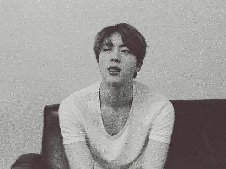 ggiogior's tweet photo. SeokJin, me matara de un ataque al corazón🌚💕 #BBMAsTopSocial BTS @BTS_twt https://t.co/S13aPfs42S