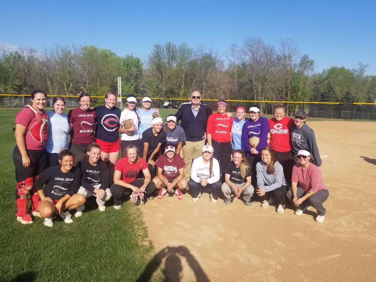 Guest speaker at practice today⁦!!  Thanks ⁦@HarrySmith⁩, always a good message!  #passion #believeineachother #investineachother #Love🥎❤️. #WIN