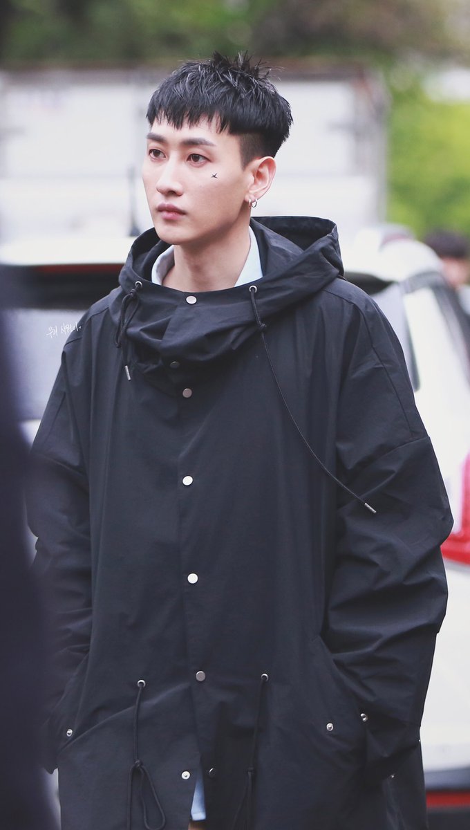 sunnns1's tweet photo. 20190426✨LEE/HYUKJAE✨ 
  뮤직뱅크 퇴근 🌟@AllRiseSilver  #SuperJunior⁠ ⁠⁠ ⁠⁠ ⁠  #은혁 #Eunhyuk #이혁재 #땡겨 https://t.co/JCzRUwAhiR